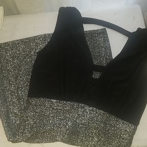 Deep V black and silver 👗💥